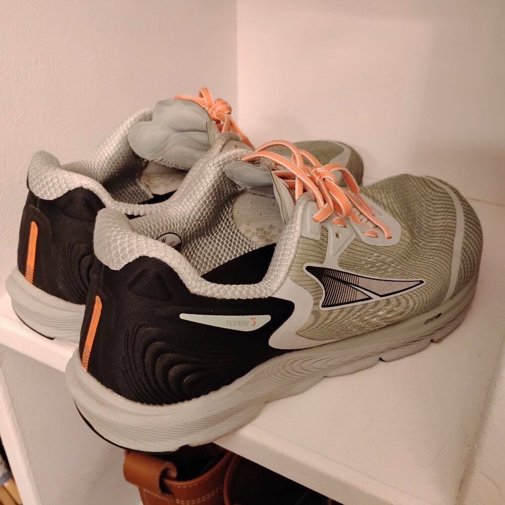 EUC Altra Torin 5-Greyish-Green and Coral - Picture 6 of 8